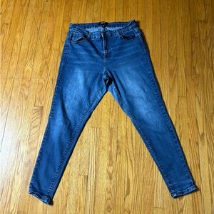 SIZE 18 SKINNY JEANS